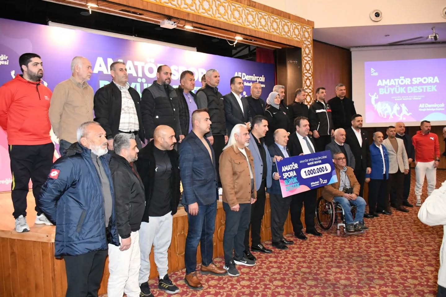 Yüreği̇r Beledi̇ye Başkanliğindan Amatör Spor Kulüplerine Destek (4)