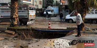 Adana039da-su-borusunun-patladigi-caddede-cukur-olustu.jpg