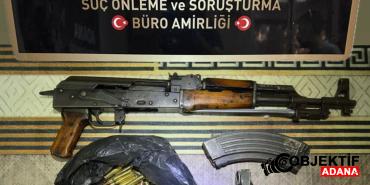 Adana039da-2-ruhsatsiz-silah-ve-el-bombasi-ele-gecirilen-evdeki.jpg