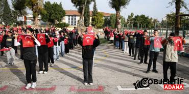 Adana039da-ortaokul-ogrencilerinden-Turk-bayrakli-koreografi.jpg