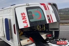 Adana039da-devrilen-ambulanstaki-3-saglik-personeli-yaralandi.jpg