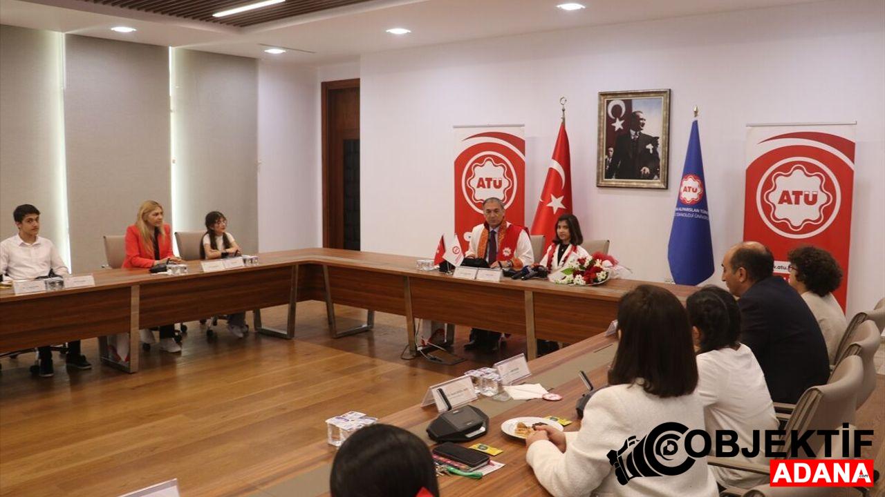 Adana-ATU-Rektoru-Prof-Dr-Sozen-ve-senato-uyeleri-koltuklarini.jpg