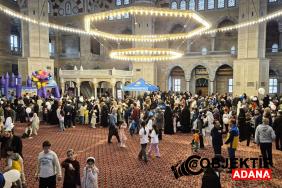 Adana039da-cocuklar-ve-aileleri-camide-duzenlenen-senlikte-agirlandi.jpg
