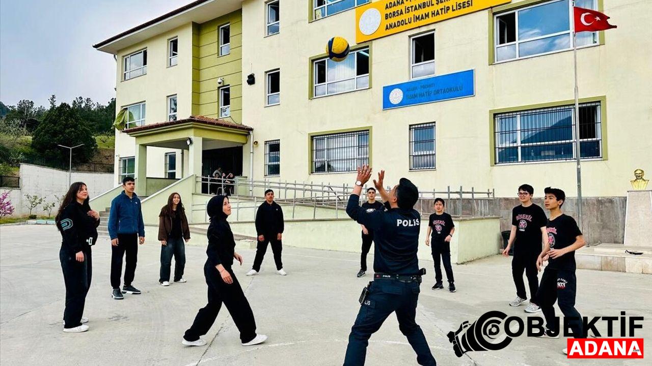 Pozanti039da-polis-lise-ogrencileriyle-voleybol-oynadi.jpg