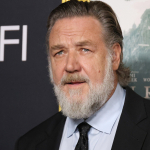 russell-crowe-yeni-filmi-icin-bambaska-biri-oldu-fkyp.jpg