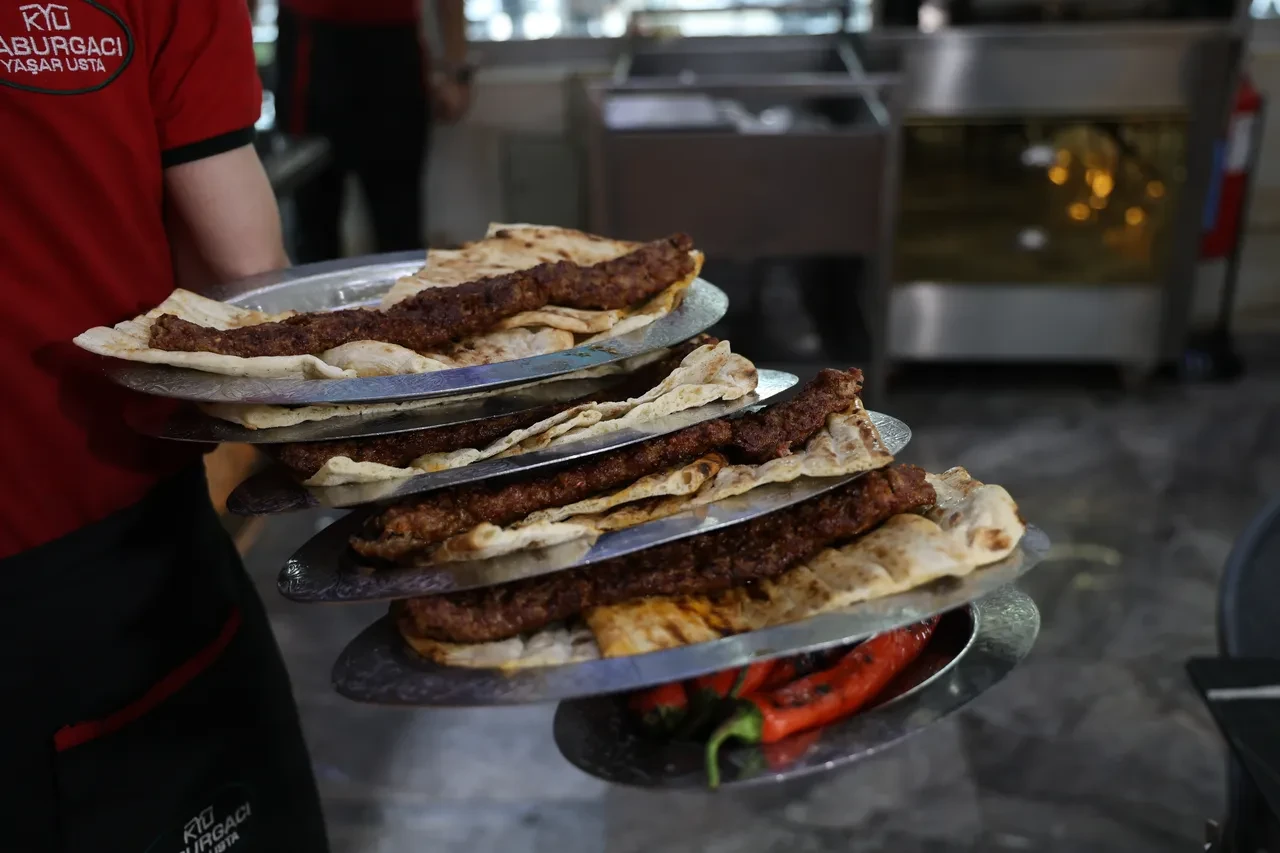 Adana-Kebabi-Salatayla-Etkiyi-Katliyor.webp.webp.webp