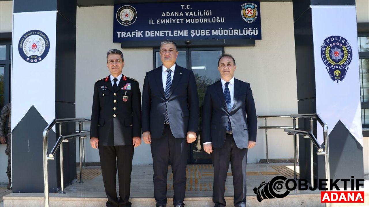 Adana-Valisi-Mustafa-Yavuz-emniyet-personeliyle-bayramlasti.jpg