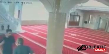 bahcelievlerde-cami-imamina-yumruklu-saldiri-o-anlar-kamerada-r1xg.jpg