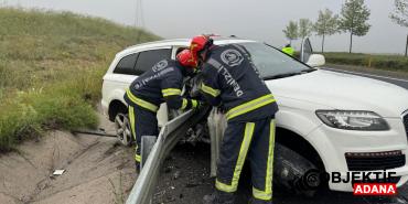 denizlide-bariyerlere-saplanan-arac-surucusu-can-verdi-4nb9.jpg