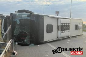 istanbul-izmir-otoyolunda-yolcu-otobusu-devrildi-cok-sayida-yarali-var-d47o.jpg