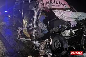 tarim-iscilerini-tasiyan-minibus-tira-carpti-12-yarali-dpgy.jpg