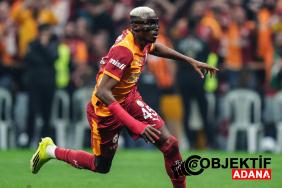 victor-osimhenden-sampiyonluk-sonrasi-ezeli-rakiplere-gonderme-yapabileceginiz-tek-sey-bu-sarw.jpg