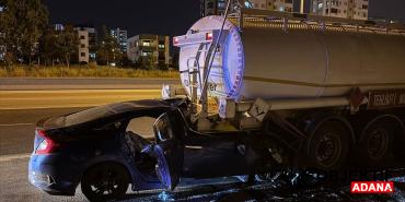 Adana039da-akaryakit-yuklu-tankere-carpan-otomobilin-surucusu-oldu-2-cocuk.jpg