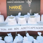 Adana039da-tirda-1-milyon-800-bin-uyusturucu-hap-ele-gecirildi.jpg