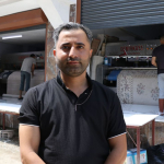 Yikamak-icin-aldigi-battaniyeden-cikan-3-cuzdani-musterisine-teslim-etti.jpg