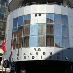 balcova-belediye-baskani-onur-yigitin-annesi-serbest-birakildi-z3e5.jpg