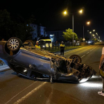 boluda-mucize-gibi-kurtulus-takla-atan-aractan-burunlari-dahi-kanamadan-ciktilar-xm9z.jpg