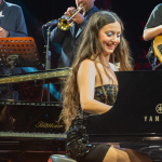 genc-turk-muzisyen-su-yavuz-turkiyedeki-ilk-konserini-akra-caz-festivalinde-verdi-kkfa.jpg