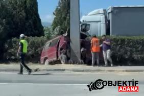 kocaelinin-panelvan-yon-tabelasina-carpti-1-olu-2-yarali-lrbw.jpg