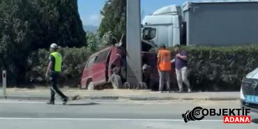 kocaelinin-panelvan-yon-tabelasina-carpti-1-olu-2-yarali-lrbw.jpg