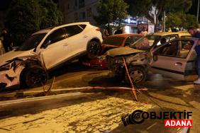 seyir-halindeyken-kalp-krizi-gecirip-park-halindeki-araclara-carpan-surucu-hastanede-oldu-vuv9.jpg