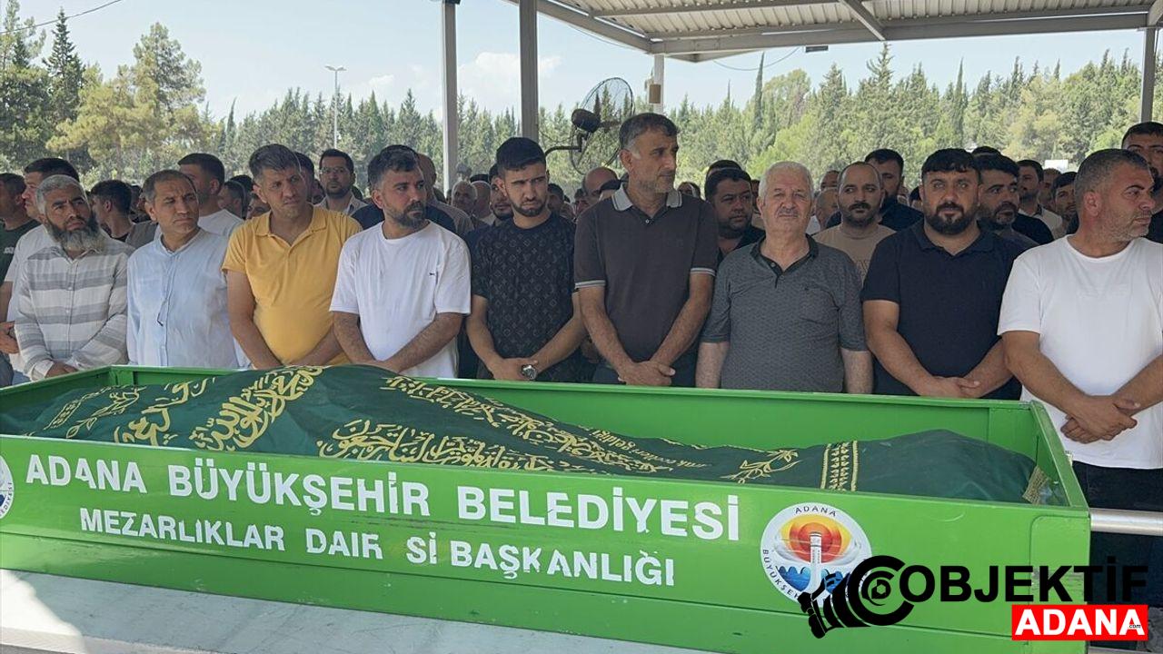 Mersin039de-trafik-kazasinda-olen-anne-ve-oglunun-cenazeleri-Adana039da-defnedildi.jpg