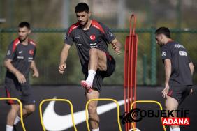 besiktas-ve-trabzonspor-milli-stoper-cenk-ozkacarin-transferinde-karsi-karsiya-niae.jpg