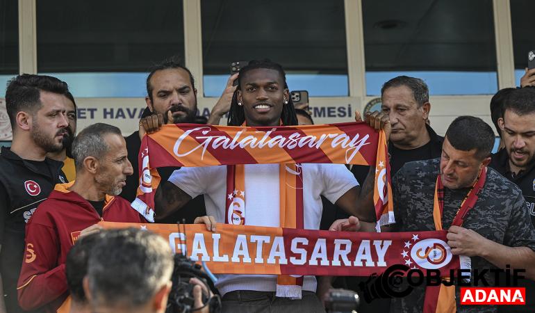 Galatasaray için İstanbul’a gelen Rafael Leao’ya taraftardan karşılama