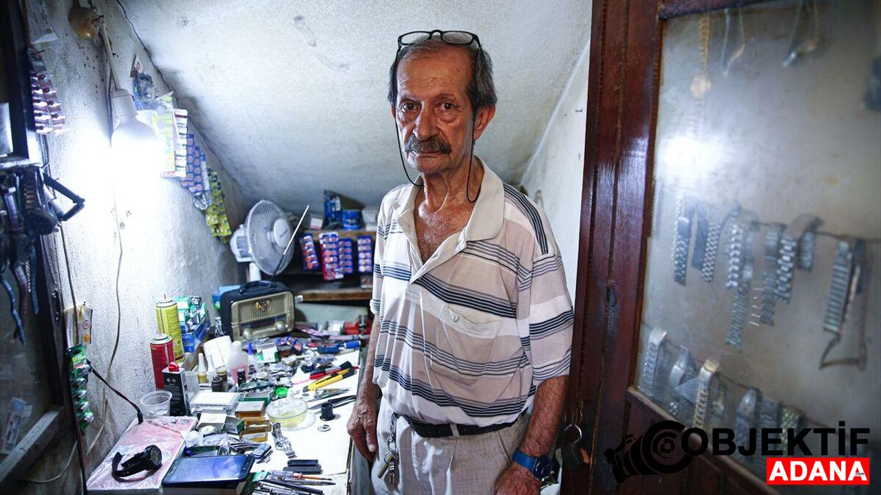Tek-kisilik-dukkaninda-57-yildir-saatlere-ayar-veriyor.jpg