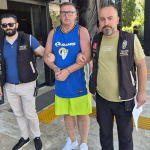 antalyada-otel-calisanlariyla-tartisan-ingiliz-turist-turk-bayragina-tukurdu-ln0v.jpg