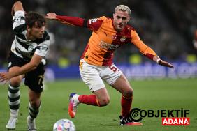 galatasarayda-baris-alper-yilmaz-sinifta-kaldi-xrol.jpg