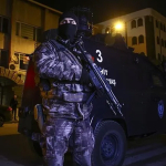 istanbulda-daes-operasyonu-polise-ates-acan-supheli-etkisiz-hale-getirildi-icyg.jpg