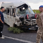 sanliurfada-iscileri-tasiyan-servis-tahliye-kanalina-devrildi-cok-sayida-yarali-var-h0vq.jpg