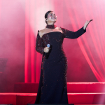 sibel-can-harbiyede-sevenleriyle-bulustu-muzik-dolu-gece-d957.jpg