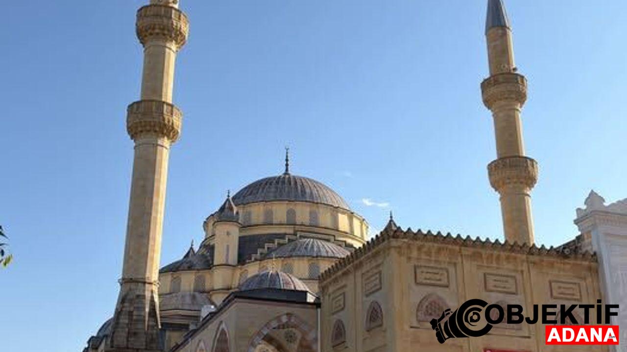 Adananin-Tarihi-Mirasi-Ramazanoglu-Camii.jpg