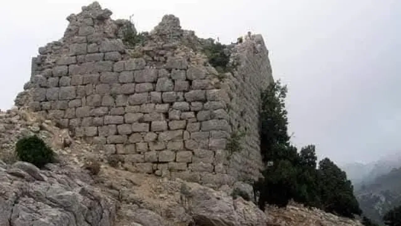 Cukurova039nin-Zirvesindeki-Tarihi-Kale-Andil-Kalesi.webp.webp.webp