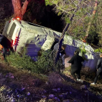 antalyada-dagcilari-tasiyan-minibus-sarampole-devrildi-cok-sayida-yarali-var-8834.jpg