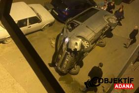 bursada-elektrik-panosuna-carpip-devrilen-minibus-surucusu-kacti-zswg.jpg