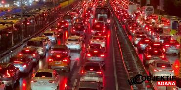istanbulda-aksam-trafigi-yuzde-76ya-ulasti-durma-noktasina-geldi-ozbb.jpg