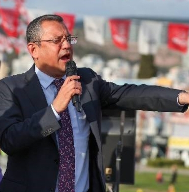 Ozgur-Ozelden-genclere-kritik-cagri-Sandiga-davet-ediyorum.jpg