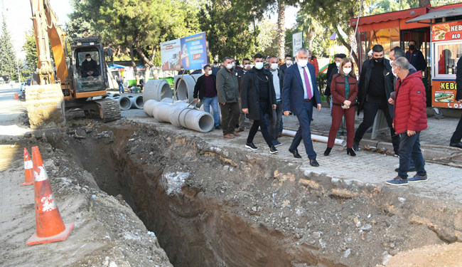 Zeydan-Karalarla-birlikte-Adananin-unutulmus-bolgeleri-hizmet-aliyor.jpg