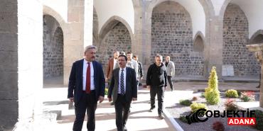 Vali-Cicek-restorasyonu-tamamlanan-Kosk-Medreseye-hayran-kaldi.jpg