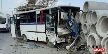 Adana039da-otomobil-ve-midibusun-carpistigi-kazada-2-kisi-yaralandi.jpg