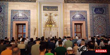Adanada-Ramazan-ayinin-son-teravih-namazi-kilindi.jpg
