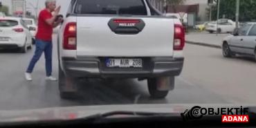 Yol-kavgasinda-yasli-adami-yumrukladi.jpg
