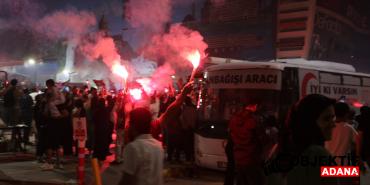 1inci-lige-cikan-vanspor-taraftarlarindan-sevinc-gosterileri-dbqy.jpg