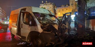 avcilarda-minibus-ile-otomobil-carpisti-4-yarali-ebj2.jpg