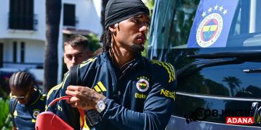 fenerbahce-hazirlik-kampi-yapacagi-portekize-ulasti-b0cj.jpg