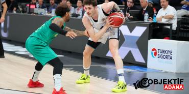 anadolu-efes-basketbol-super-ligine-galibiyetle-basladi-aixu.jpg