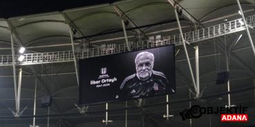 besiktas-taraftari-ilber-ortayliyi-unutmadi-ko7y.jpg